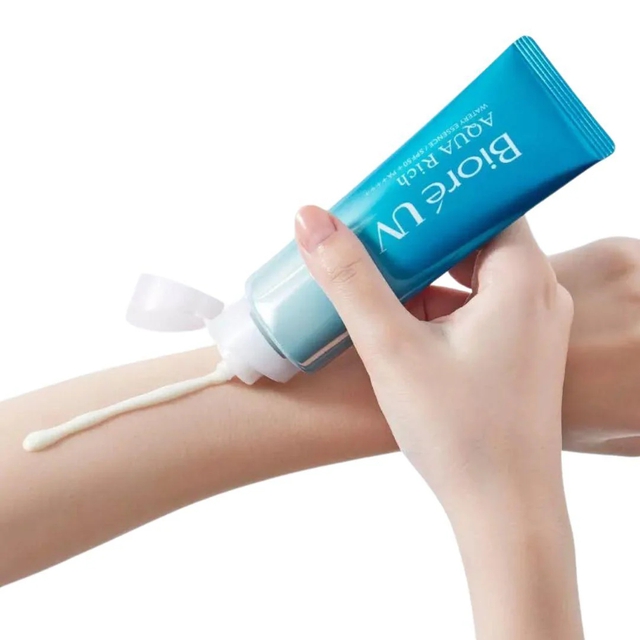 5 lọ kem chống nắng bình dân dễ tìm mua ở Việt Nam, được yêu thích từ năm này qua năm khác- Ảnh 3.