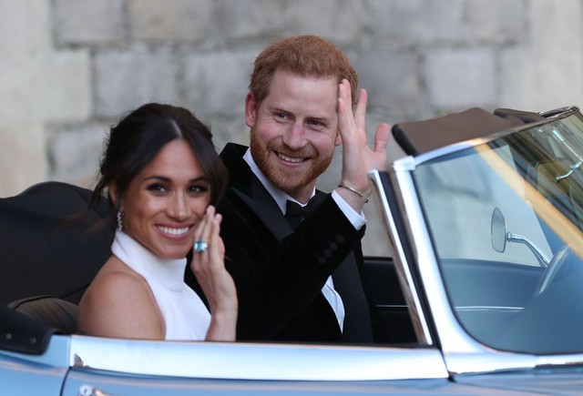 Meghan Markle từng mặc gần 90 tỷ đồng trên người- Ảnh 8.