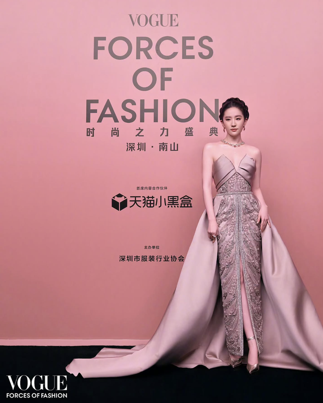Vogue cho dàn sao khủng makeup trong chuồng ngựa, fan Trung lo sợ bốc mùi- Ảnh 2. Vogue cho dàn sao khủng makeup trong chuồng ngựa, fan Trung lo sợ bốc mùi- Ảnh 2.