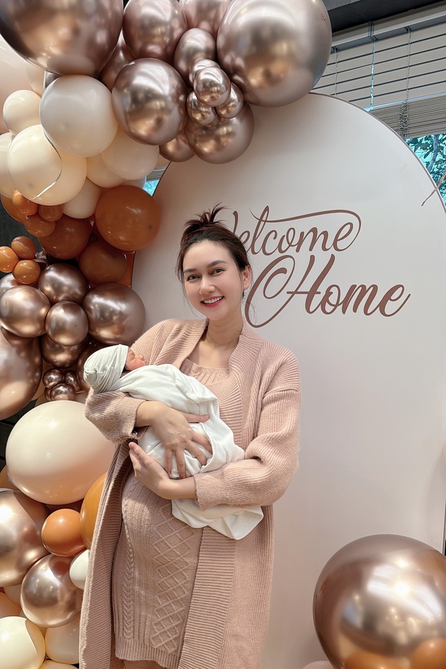 "Mỹ nhân phim giờ vàng VFC" bầu lần 3 với chồng doanh nhân bí ẩn hơn 11 tuổi?- Ảnh 1.