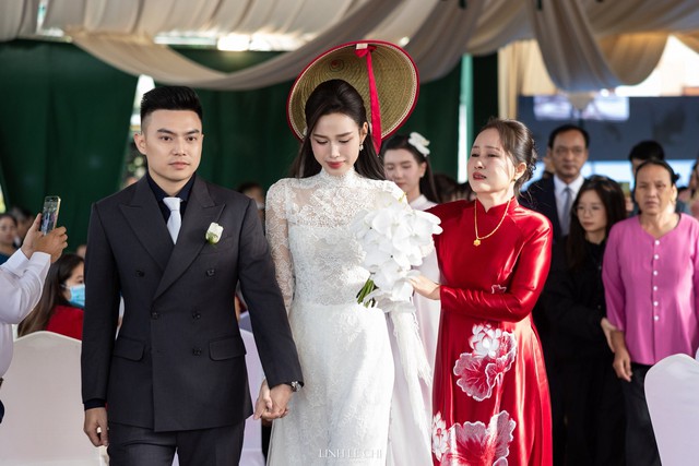 Mẹ Đỗ Hà không một nụ cười, gạt nước mắt khi đưa con gái về làm dâu hào môn- Ảnh 5.