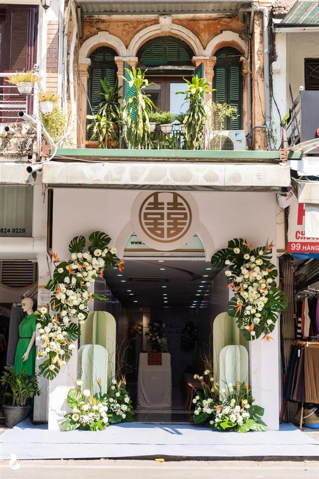Chủ tịch hãng bay Việt kết hôn với cô gái phố Hàng Đào, tỷ phú và phó giám đốc ngân hàng đến dự- Ảnh 4.