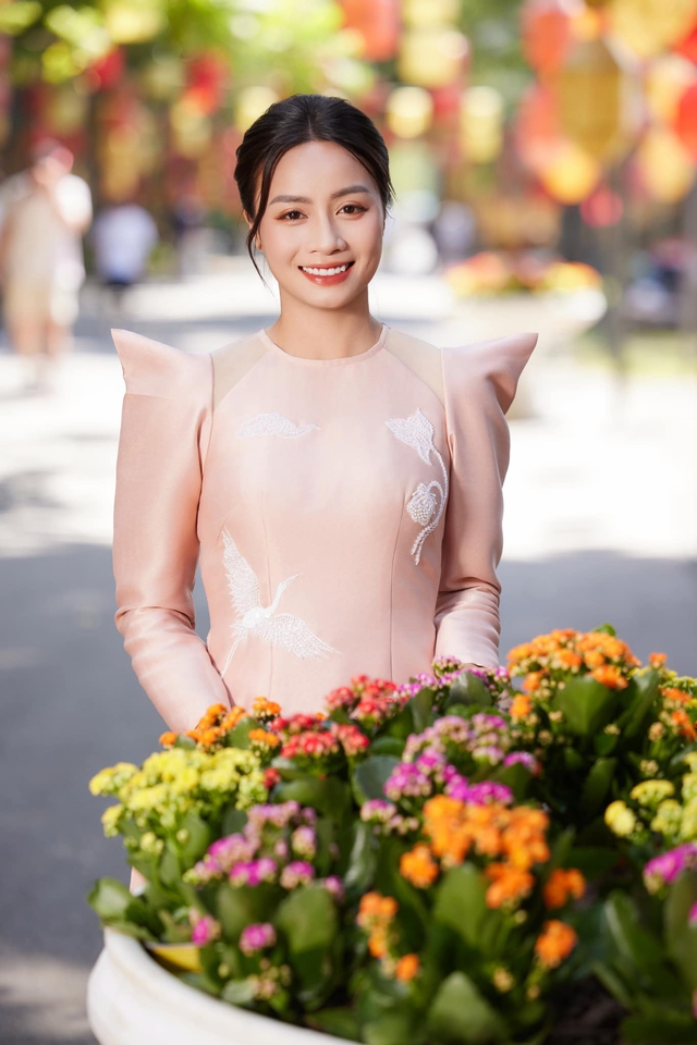 Bàn chân biến dạng của hot girl bóng đá Hoàng Thị Loan gây xôn xao- Ảnh 4. Bàn chân biến dạng của hot girl bóng đá Hoàng Thị Loan gây xôn xao- Ảnh 4.