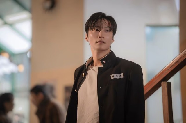 Làm ơn đừng để tài tử này cưa sừng làm nghé nữa: Đóng học sinh mà già như phụ huynh, lừa được ai hả trời- Ảnh 1. Làm ơn đừng để tài tử này cưa sừng làm nghé nữa: Đóng học sinh mà già như phụ huynh, lừa được ai hả trời- Ảnh 1.