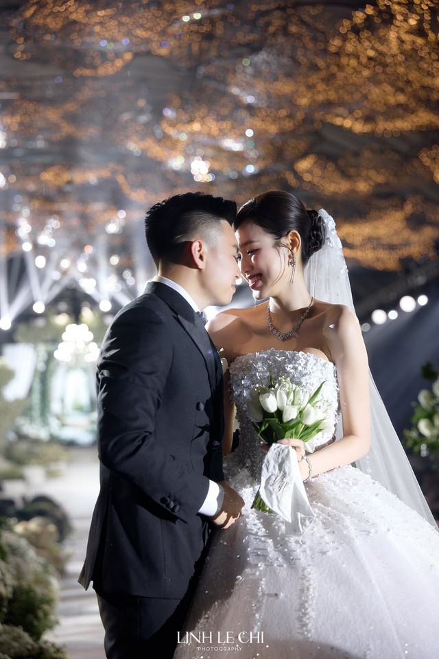 Loạt sự cố "cười ra nước mắt" của Hoa hậu Đỗ Hà trong đám cưới giữa bão số 12- Ảnh 5.