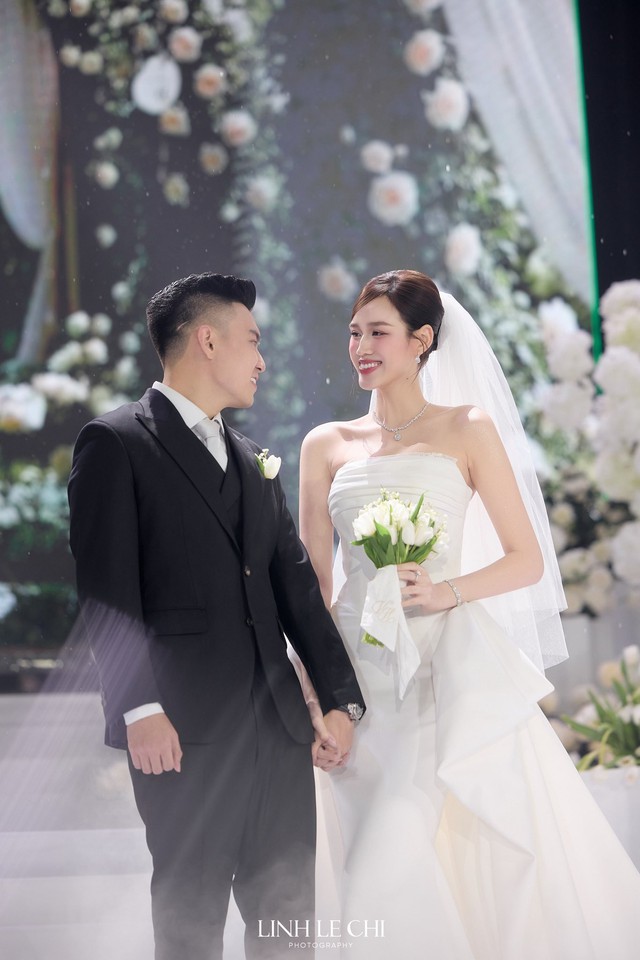 Những bộ suit của Doanh nhân Viết Vương: Chi tiết đắt giá trong đám cưới gây chú ý bậc nhất showbiz Việt- Ảnh 4.
