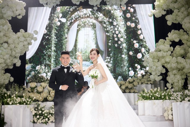 Những bộ suit của Doanh nhân Viết Vương: Chi tiết đắt giá trong đám cưới gây chú ý bậc nhất showbiz Việt- Ảnh 1.
