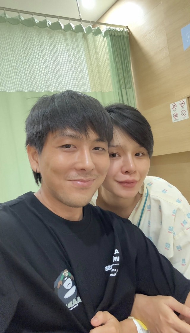 "Mẹ bầu hot Vbiz" nhập viện gấp, chồng luôn miệng nói xin lỗi- Ảnh 2. "Mẹ bầu hot Vbiz" nhập viện gấp, chồng luôn miệng nói xin lỗi- Ảnh 2.