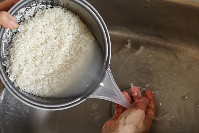 Đây chính là "kẻ thù" của mùi tanh: Khi nấu món cá phải dùng, thịt cá mềm hồng và ngọt vị hơn- Ảnh 2.