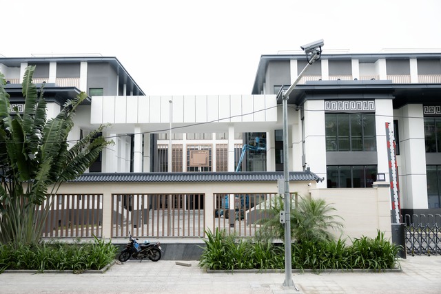 CLIP: "Nhà ma" số 300 Kim Mã, Hà Nội đã có người vào ở?- Ảnh 1. CLIP: "Nhà ma" số 300 Kim Mã, Hà Nội đã có người vào ở?- Ảnh 1.