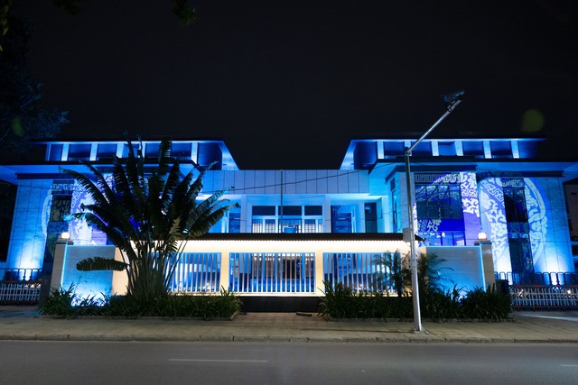 CLIP: "Nhà ma" số 300 Kim Mã, Hà Nội đã có người vào ở?- Ảnh 2. CLIP: "Nhà ma" số 300 Kim Mã, Hà Nội đã có người vào ở?- Ảnh 2.