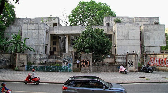 CLIP: "Nhà ma" số 300 Kim Mã, Hà Nội đã có người vào ở?- Ảnh 6. CLIP: "Nhà ma" số 300 Kim Mã, Hà Nội đã có người vào ở?- Ảnh 6.