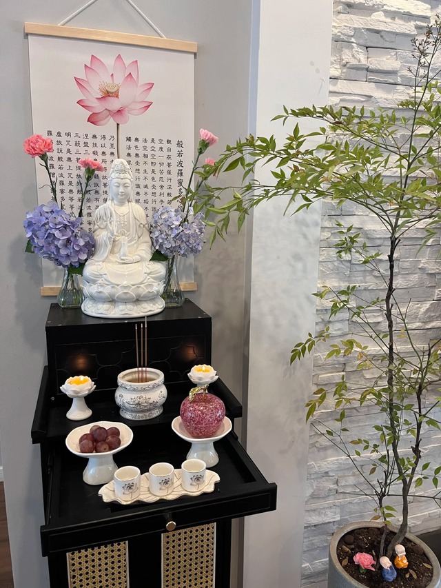 Nhà có bàn thờ Phật: Chỉ cần nhớ 4 điều này khi thắp hương, cuộc sống bỗng nhiên thuận lợi đến bất ngờ- Ảnh 4.