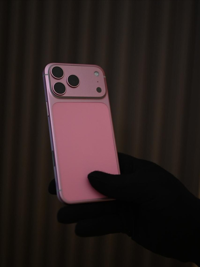 Lộ diện iPhone 17 Pro Max màu hồng đẹp sang xịn, nổi bật hơn cả "Cam Vũ Trụ"- Ảnh 1. Lộ diện iPhone 17 Pro Max màu hồng đẹp sang xịn, nổi bật hơn cả "Cam Vũ Trụ"- Ảnh 1.
