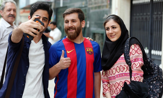 Lợi dụng vẻ ngoài giống Lionel Messi để “lừa tình” hàng chục cô gái?- Ảnh 3. Lợi dụng vẻ ngoài giống Lionel Messi để “lừa tình” hàng chục cô gái?- Ảnh 3.