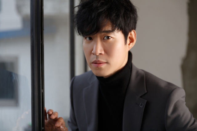 Tài tử Vì Sao Đưa Anh Tới kể từng bị kiếm đâm, đầu bê bết máu- Ảnh 2. Tài tử Vì Sao Đưa Anh Tới kể từng bị kiếm đâm, đầu bê bết máu- Ảnh 2.