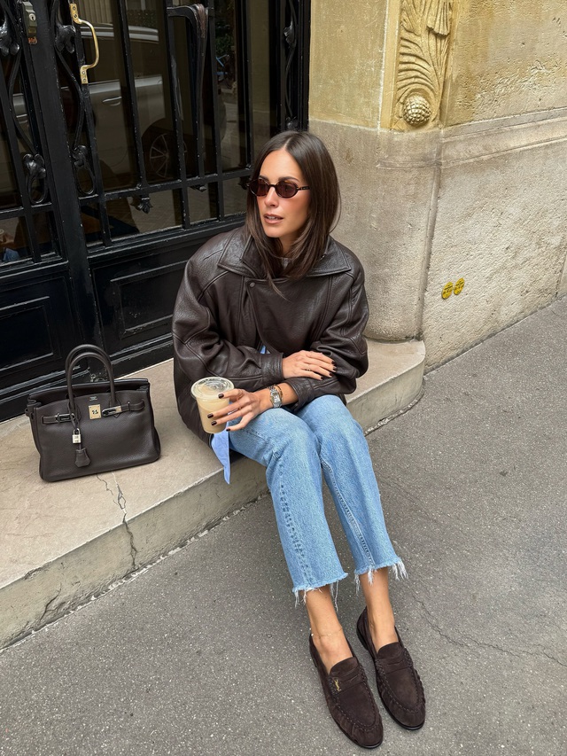 Mẫu giày trẻ như sneaker trắng nhưng thanh lịch hơn, tuổi ngoài 40 càng nên có- Ảnh 10.