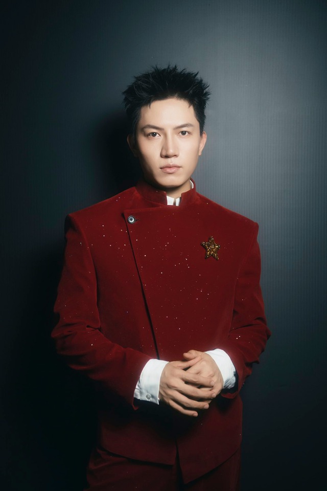 Nam ca sĩ đẹp trai giọng ngọt biết sáng tác nhạc về Bác Hồ: Đắt show nhờ thực lực- Ảnh 6. Nam ca sĩ đẹp trai giọng ngọt biết sáng tác nhạc về Bác Hồ: Đắt show nhờ thực lực- Ảnh 6.