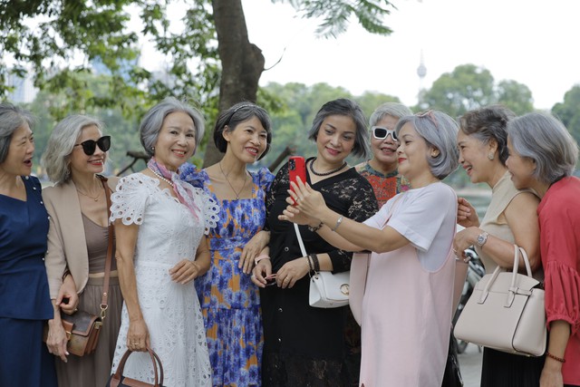 Tìm ra hội chơi tóc bạc khét nhất thủ đô, đỉnh nhất là một  Tìm ra hội chơi tóc bạc khét nhất thủ đô, đỉnh nhất là một