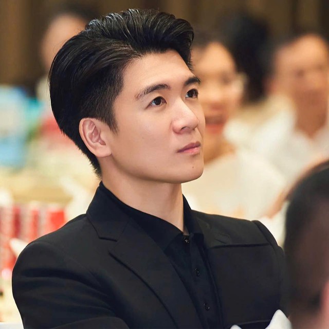 1,3 triệu người xem Phó tổng nhà bầu Hiển ăn chung gói xôi ruốc cùng các con: Người giàu cũng giống chúng ta thôi!- Ảnh 3. 1,3 triệu người xem Phó tổng nhà bầu Hiển ăn chung gói xôi ruốc cùng các con: Người giàu cũng giống chúng ta thôi!- Ảnh 3.