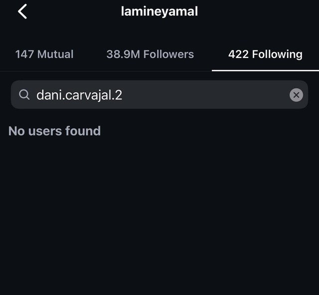 Lamine Yamal làm trò trẻ con- Ảnh 1. Lamine Yamal làm trò trẻ con- Ảnh 1.