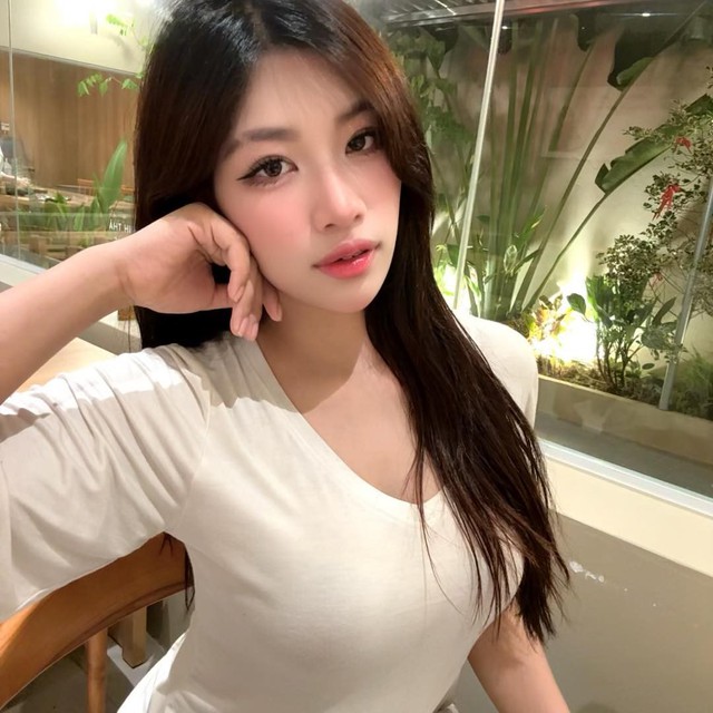 Trở lại sau thời gian vắng bóng, hot girl đô vật hóa "mỹ nữ váy xanh" ngọt lịm- Ảnh 6. Trở lại sau thời gian vắng bóng, hot girl đô vật hóa "mỹ nữ váy xanh" ngọt lịm- Ảnh 6.