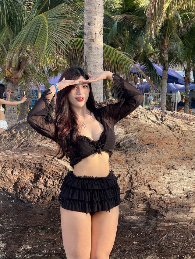 Trở lại sau thời gian vắng bóng, hot girl đô vật hóa "mỹ nữ váy xanh" ngọt lịm- Ảnh 8. Trở lại sau thời gian vắng bóng, hot girl đô vật hóa "mỹ nữ váy xanh" ngọt lịm- Ảnh 8.