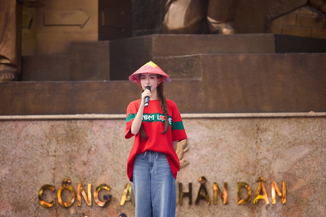 Hoà Minzy, Phạm Quỳnh Anh cùng tham gia buổi lễ trồng cây "Thành phố nở hoa", nhưng spotlight thuộc về 1 Anh Trai- Ảnh 1.