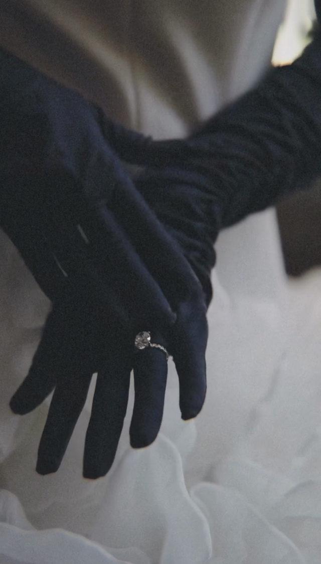 Ảnh cưới nét căng của em chồng Hà Tăng lên thẳng tạp chí châu Âu: Váy và nhẫn cưới "khủng" được hé lộ- Ảnh 11. Ảnh cưới nét căng của em chồng Hà Tăng lên thẳng tạp chí châu Âu: Váy và nhẫn cưới "khủng" được hé lộ- Ảnh 11.