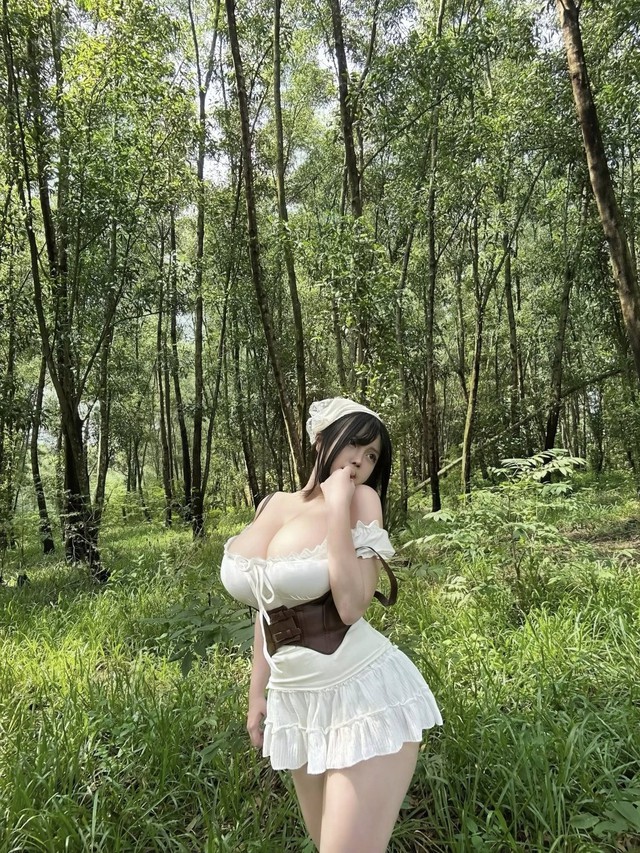 Pi Tiên tung ảnh "lạc lối" giữa rừng, visual đỉnh cao khiến fan rần rần gọi tên "vợ"- Ảnh 2. Pi Tiên tung ảnh "lạc lối" giữa rừng, visual đỉnh cao khiến fan rần rần gọi tên "vợ"- Ảnh 2.
