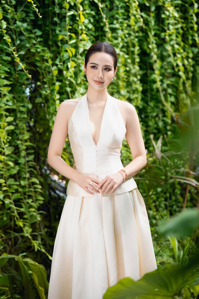 Nữ chính phim "Cách em 1 milimet": Ngoài đời toàn mặc đồ đen trắng nhưng bộ nào cũng đẹp- Ảnh 3. Nữ chính phim "Cách em 1 milimet": Ngoài đời toàn mặc đồ đen trắng nhưng bộ nào cũng đẹp- Ảnh 3.