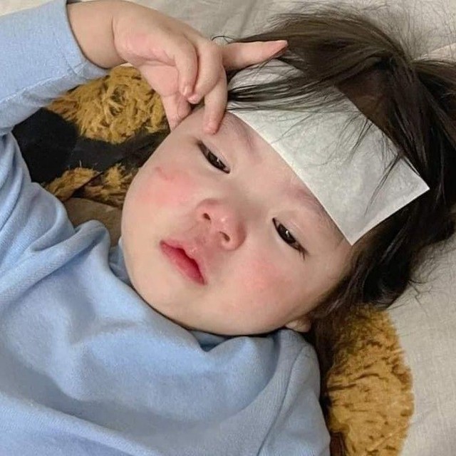 Cúm vào mùa cao điểm, bác sĩ nhi khoa cảnh báo: Trẻ sốt kèm những triệu chứng này cần được đưa đi viện ngay- Ảnh 1. Cúm vào mùa cao điểm, bác sĩ nhi khoa cảnh báo: Trẻ sốt kèm những triệu chứng này cần được đưa đi viện ngay- Ảnh 1.