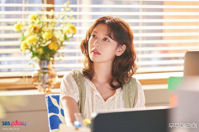 Nữ chính phim ngôn tình Hàn Quốc đang hot: Nhìn gu thời trang mà không ai nghĩ đã gần 40 tuổi- Ảnh 1.