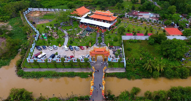 Tình trạng của NS Hoài Linh tại đền thờ 100 tỷ trong ngày giỗ Tổ sân khấu- Ảnh 4.