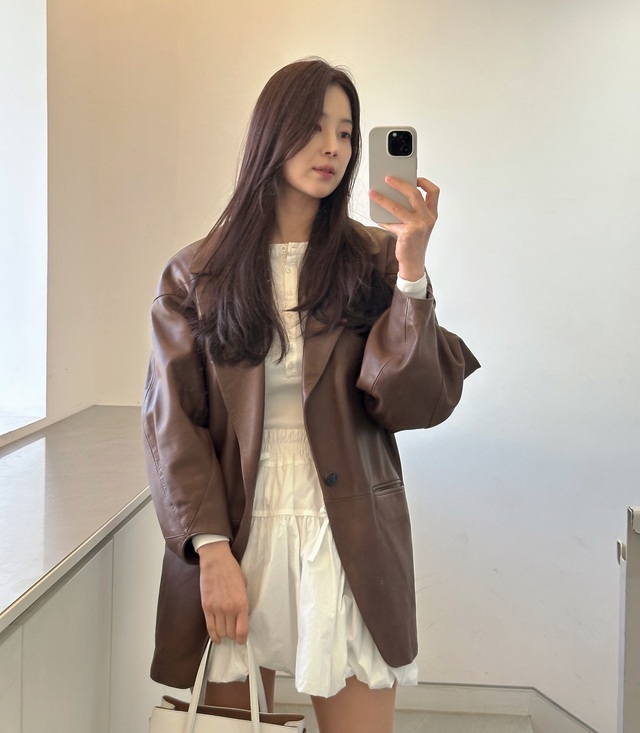 10 set đồ mùa thu siêu hack tuổi dành cho phụ nữ 40+- Ảnh 8.