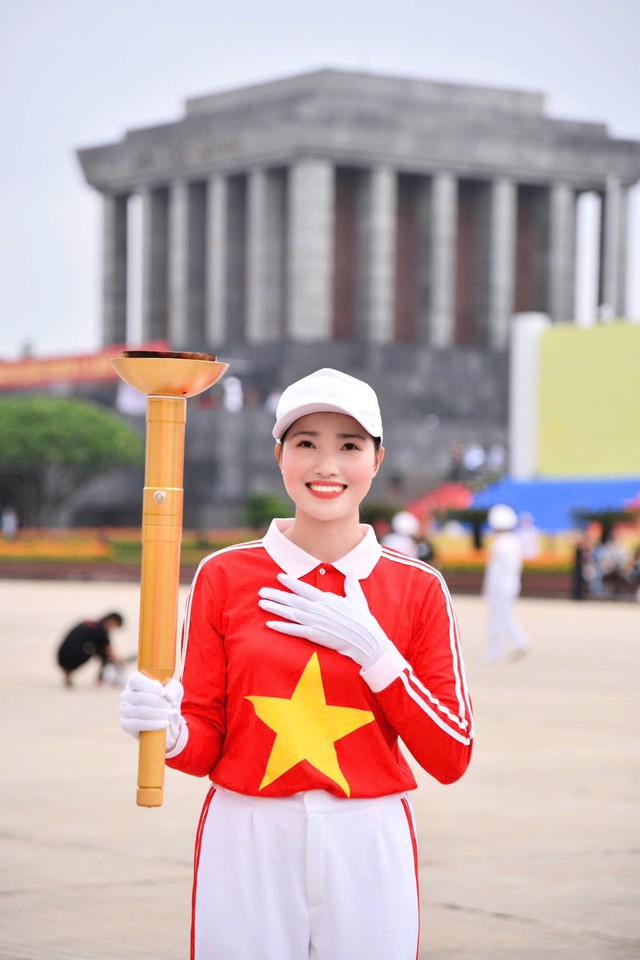 "Bông hồng thép" của điền kinh Việt Nam Nguyễn Linh Na thăng quân hàm thiếu tá- Ảnh 3.