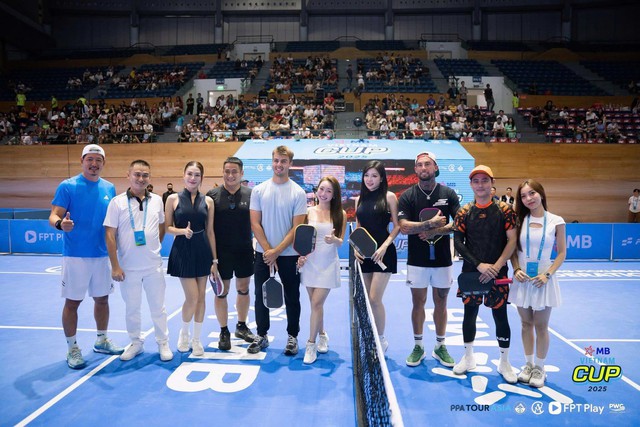Em Kim "vén váy", vợ 3 giám đốc bảo tàng cùng loạt mỹ nhân xả suộc thả dáng tại PPA Tour Asia - Đà Nẵng- Ảnh 1.