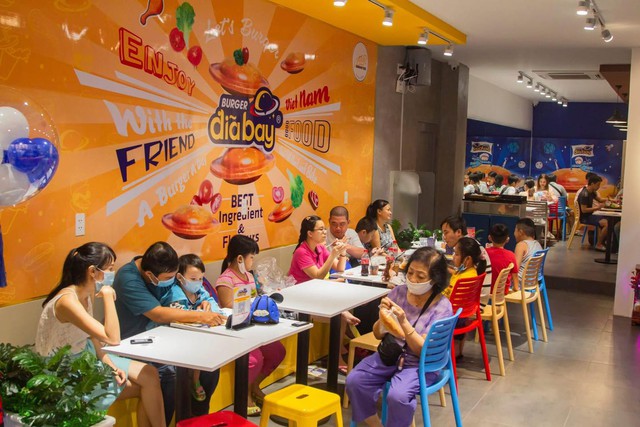 Người dân TP.HCM hụt hẫng khi tiệm bánh của 1 bác sỹ dừng bán vĩnh viễn sau 21 năm- Ảnh 3.