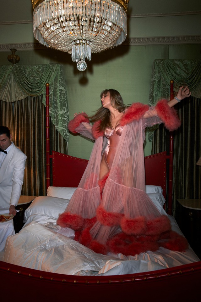 Album mới của Taylor Swift: Vừa khao khát tình yêu, vừa đốt cháy kẻ thù- Ảnh 7.