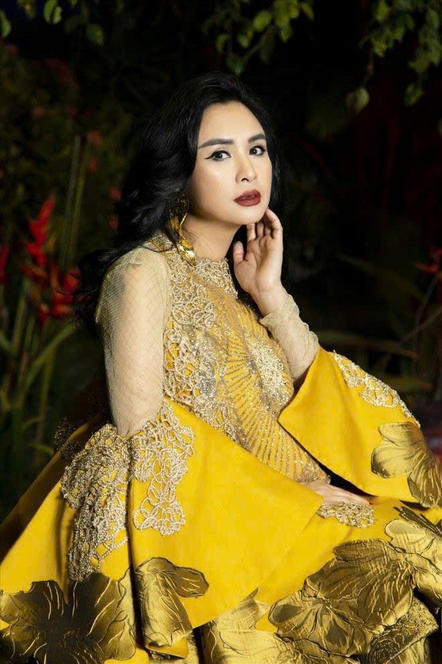 Nữ nghệ sĩ Việt bị kẻ lạ đánh tráo lúc chào đời: Đẻ con lúc 19 tuổi, sắp lên xe hoa - Ảnh 3.
