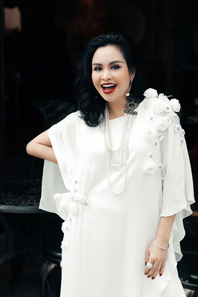 Nữ nghệ sĩ Việt bị kẻ lạ đánh tráo lúc chào đời: Đẻ con lúc 19 tuổi, sắp lên xe hoa - Ảnh 4.