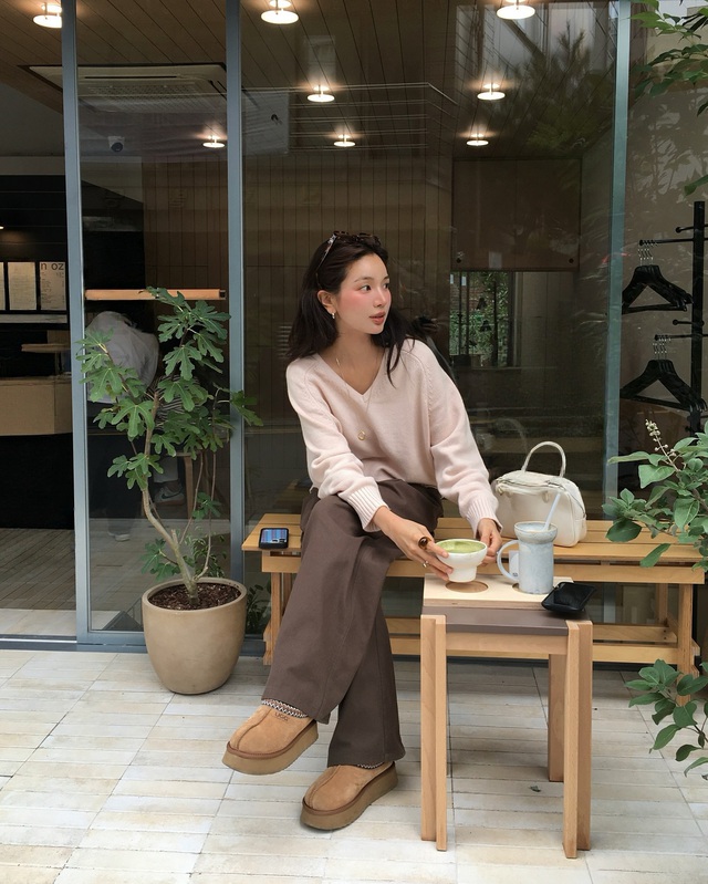 Mặc đẹp mỗi ngày với 10 set đồ màu trung tính- Ảnh 1. Mặc đẹp mỗi ngày với 10 set đồ màu trung tính- Ảnh 1.