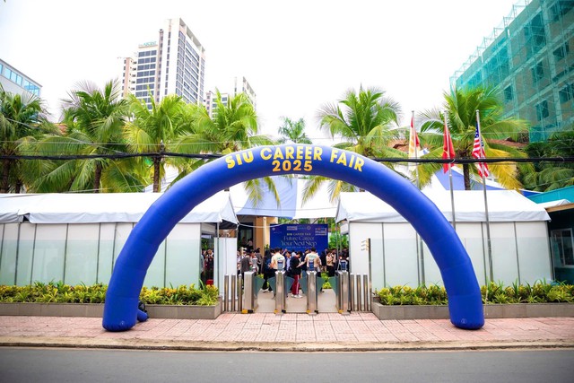 Ngày hội việc làm SIU Career Fair 2025: Cánh cửa nghề nghiệp mở rộng cho học sinh và sinh viên- Ảnh 1. Ngày hội việc làm SIU Career Fair 2025: Cánh cửa nghề nghiệp mở rộng cho học sinh và sinh viên- Ảnh 1.
