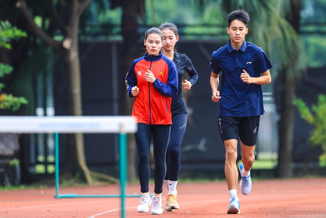 Hotgirl điền kinh khoe cơ bụng 6 múi, “mướt mồ hôi” trên đường đua SEA Games 33- Ảnh 1.
