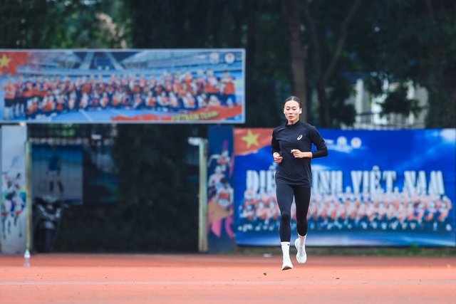 Hotgirl điền kinh khoe cơ bụng 6 múi, “mướt mồ hôi” trên đường đua SEA Games 33- Ảnh 12.