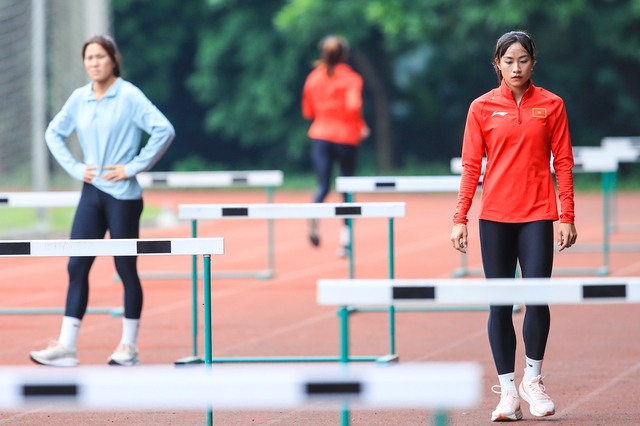 Hotgirl điền kinh khoe cơ bụng 6 múi, “mướt mồ hôi” trên đường đua SEA Games 33- Ảnh 3.