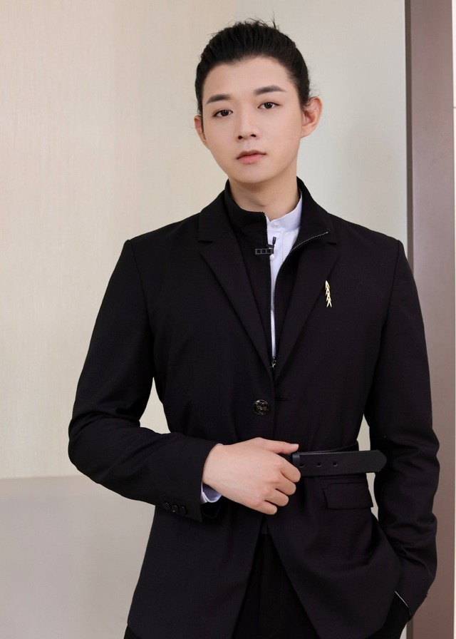 1 sao nam bị đài truyền hình Hồ Nam cắt sóng, làm mờ mặt trong show Anh Trai Vượt Ngàn Chông Gai xứ Trung- Ảnh 6. 1 sao nam bị đài truyền hình Hồ Nam cắt sóng, làm mờ mặt trong show Anh Trai Vượt Ngàn Chông Gai xứ Trung- Ảnh 6.