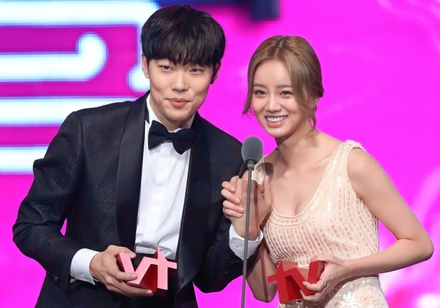 Ryu Jun Yeol né Hyeri như “né tà” sau drama ngoại tình với Han So Hee- Ảnh 1. Ryu Jun Yeol né Hyeri như “né tà” sau drama ngoại tình với Han So Hee- Ảnh 1.