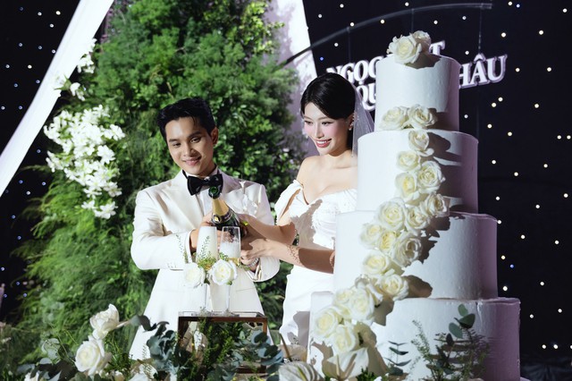 Á hậu Quỳnh Châu mới về làm dâu nhà giàu, ai ngờ mẹ đẻ lại làm thế này- Ảnh 1. Á hậu Quỳnh Châu mới về làm dâu nhà giàu, ai ngờ mẹ đẻ lại làm thế này- Ảnh 1.