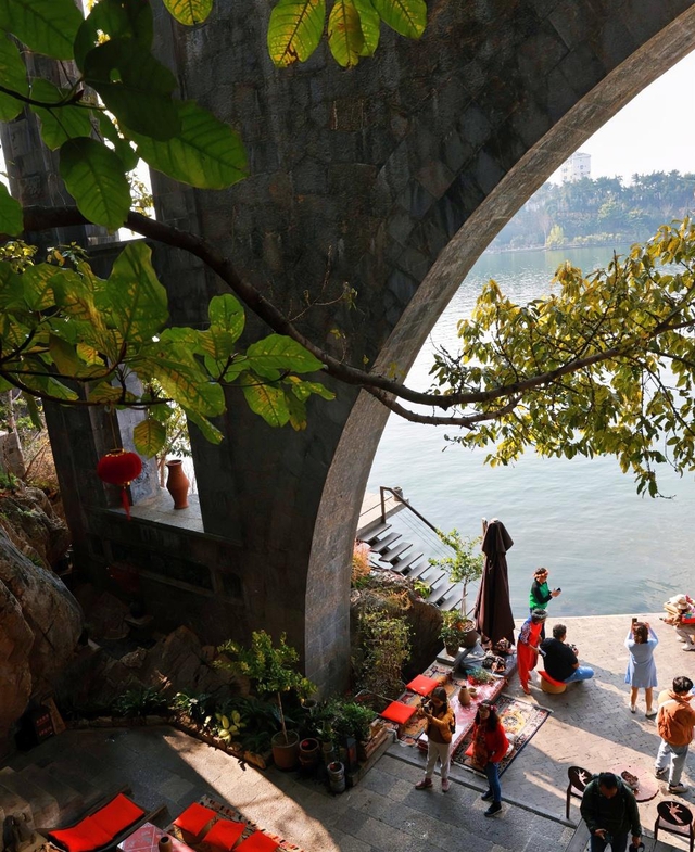 Nữ nghệ sĩ 30 năm không ăn cơm sở hữu biệt thự "cung trăng - mặt trời" đẹp nhất thế gian- Ảnh 16. Nữ nghệ sĩ 30 năm không ăn cơm sở hữu biệt thự "cung trăng - mặt trời" đẹp nhất thế gian- Ảnh 16.